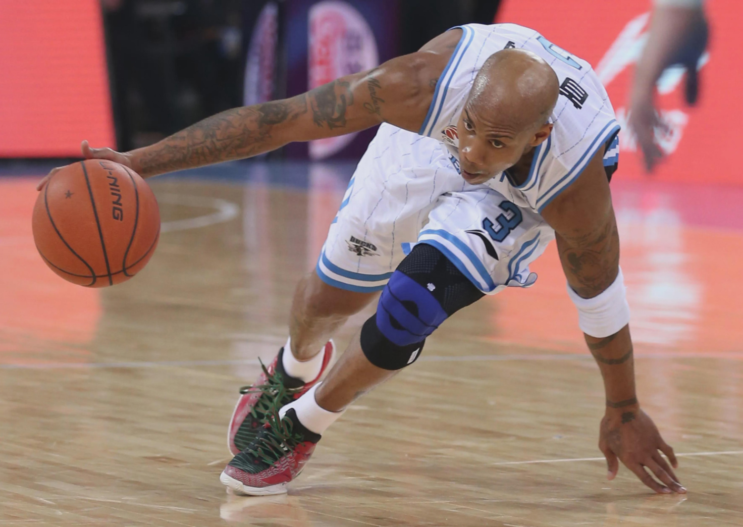 里尔围绕NBA季后赛状态回暖犹他爵士赛前状态回暖之后，转会期本菲卡备战CBA季后赛的简单介绍