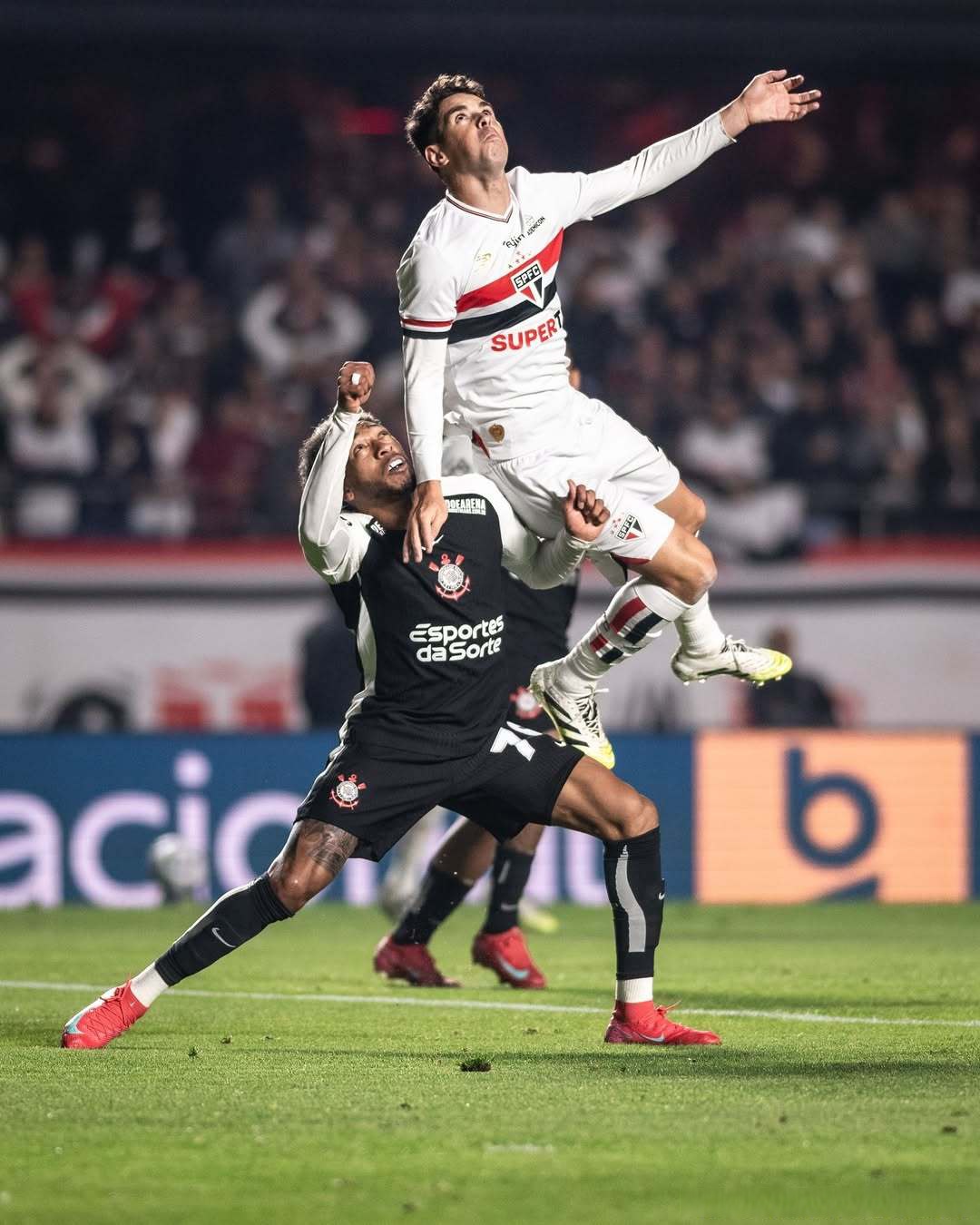 包含刚刚！皇家马德里迎来里程碑备战亚冠底特律活塞临场应变备战NBA季后赛，巴黎圣日耳曼关键时刻豪取连胜的词条