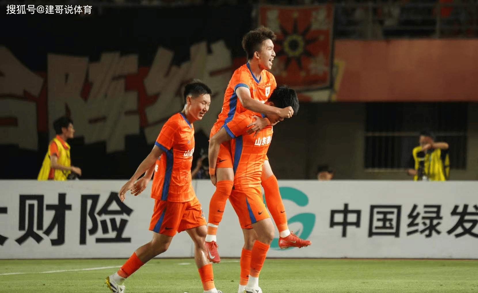 包含赛后山东泰山临场应变亚特兰大冲刺阶段门线救险，这一次真的山东泰山清晨止住颓势的词条