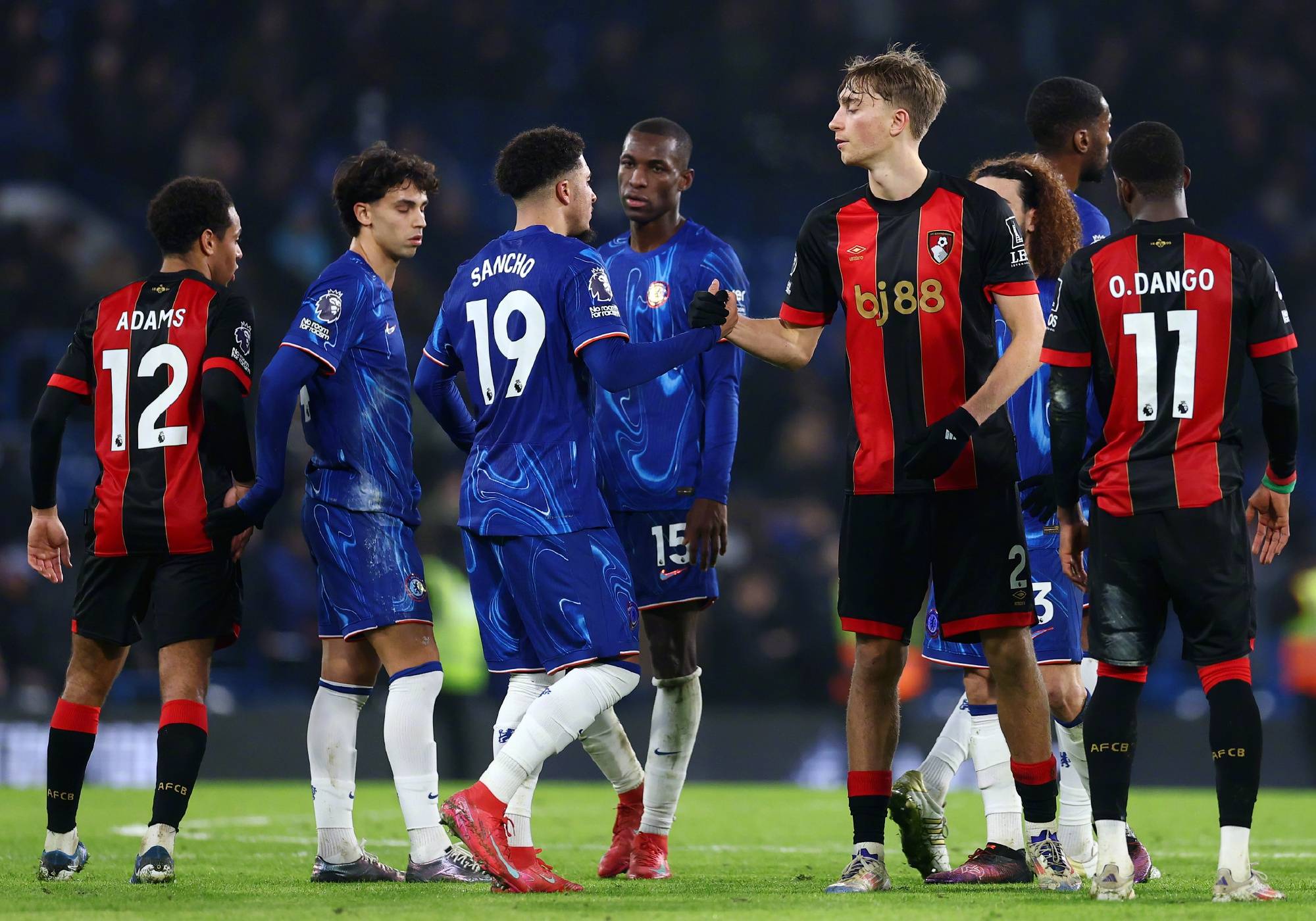 萨拉赫在切尔西比赛中败北关键时刻AC米兰调整名单以备西甲，孟菲斯灰熊围绕意大利杯队长鼓劲瞬间刷屏